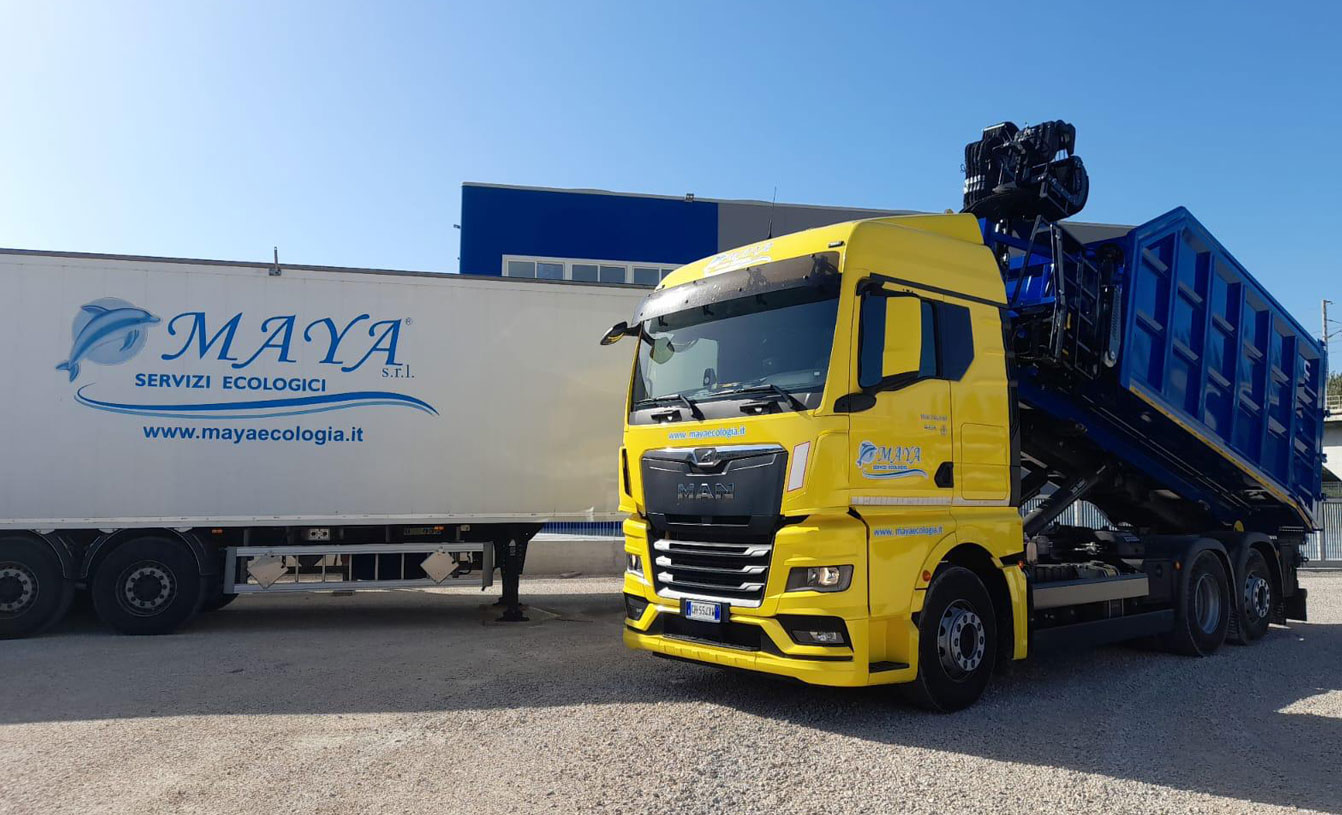 maya camion per smaltimento rifiuti e rimorchio