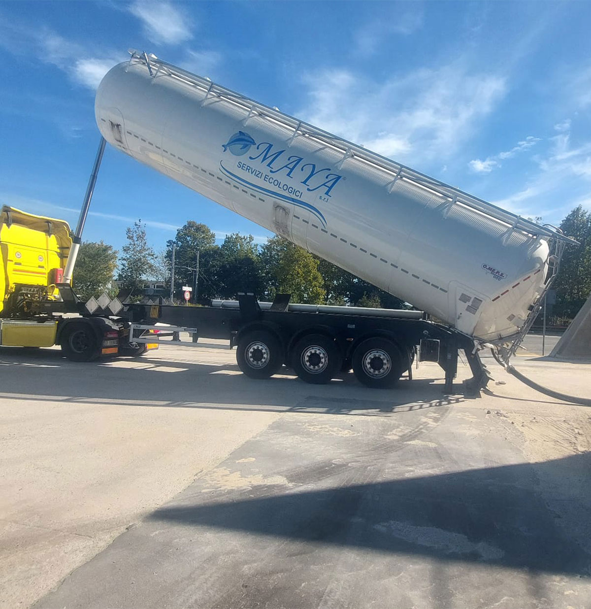maya camion scarica liquidi