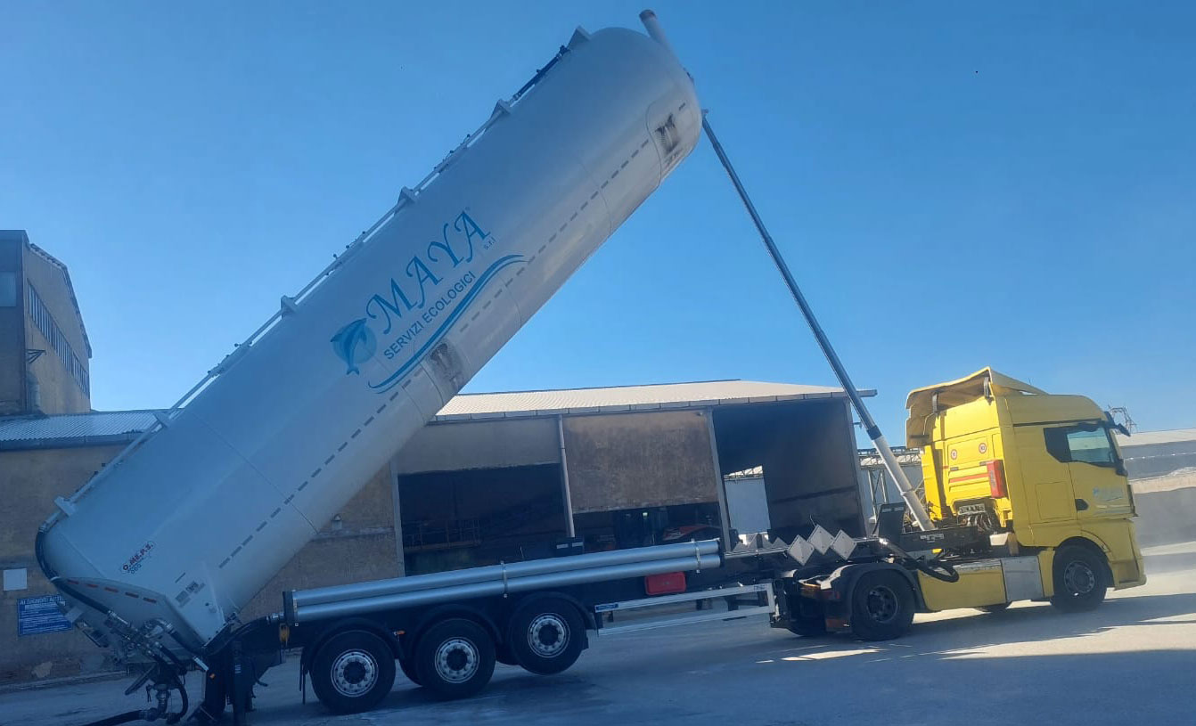 maya camion scarica liquidi